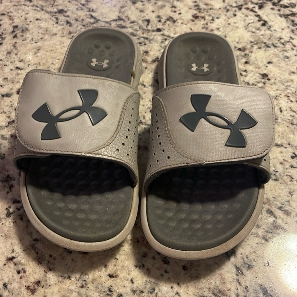 Under Armor slides size 6Y